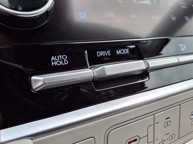 Photo of 2025 White Hyundai SANTA FE HEV