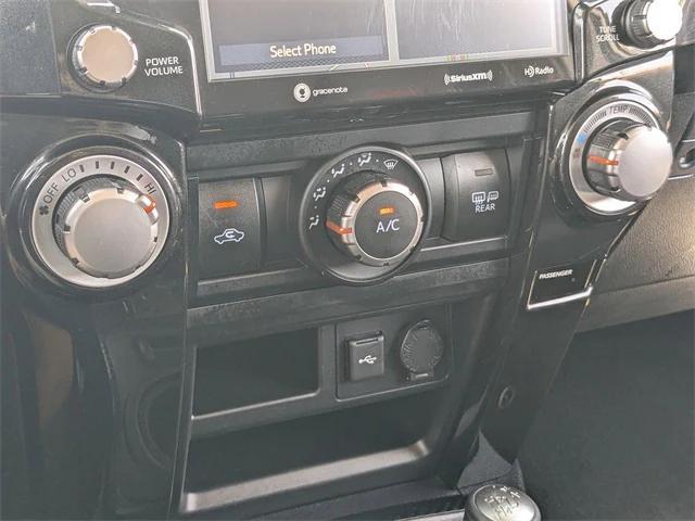 Photo of 2022 White Toyota 4Runner