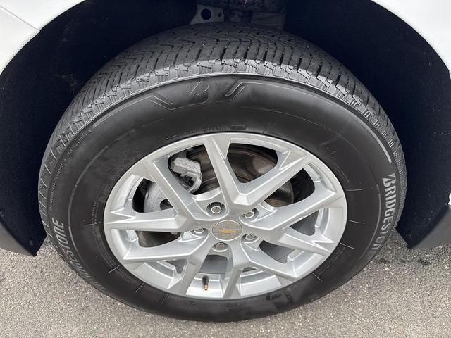 Photo of 2024 Summit White Chevrolet Equinox
