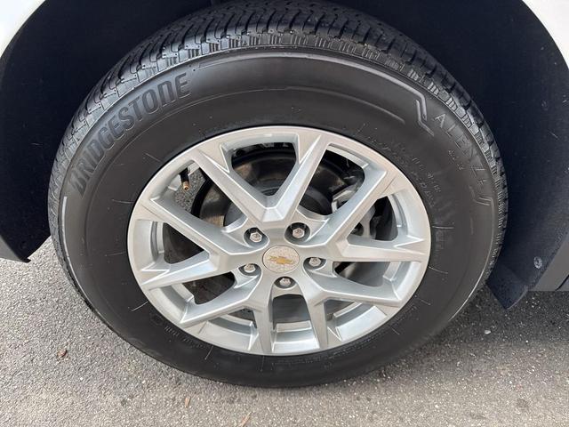 Photo of 2024 Summit White Chevrolet Equinox