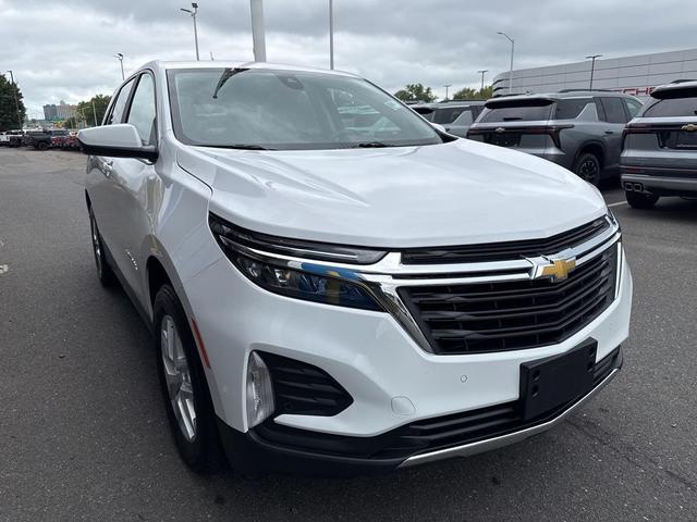 Photo of 2024 Summit White Chevrolet Equinox