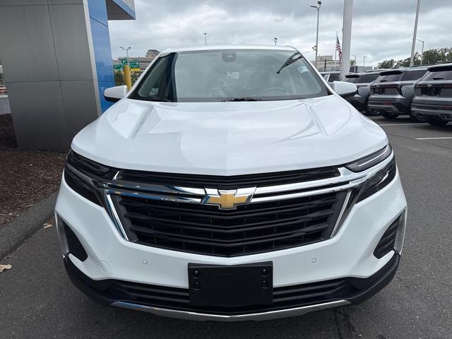 Photo of 2024 Summit White Chevrolet Equinox