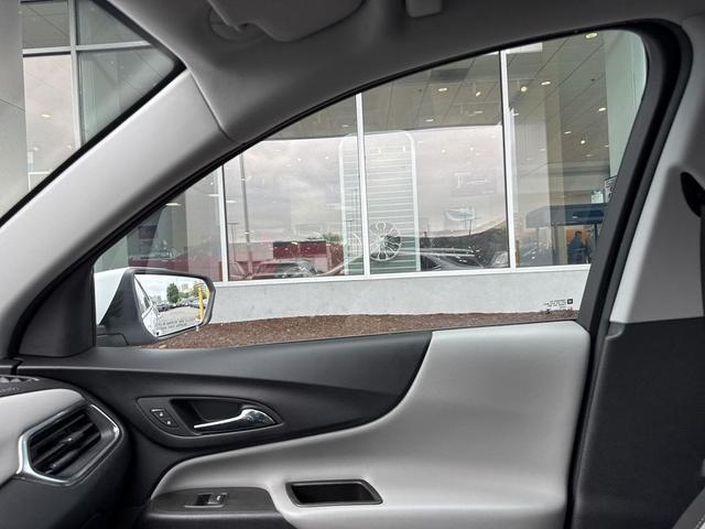 Photo of 2024 Summit White Chevrolet Equinox