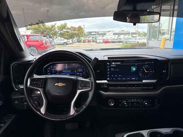 Photo of 2022 Black Chevrolet Silverado 1500