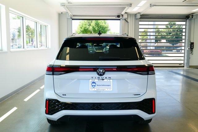 Photo of 2025 Opal White W/Black Roof Volkswagen Tiguan
