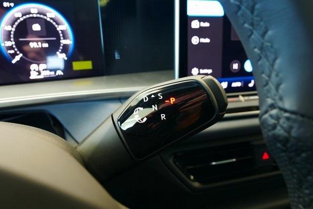 Photo of 2025 Opal White W/Black Roof Volkswagen Tiguan