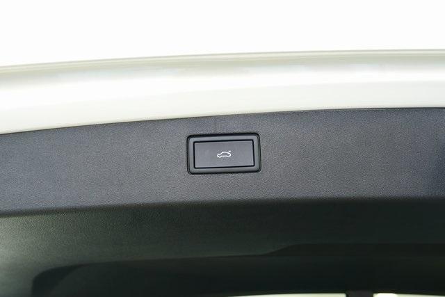 Photo of 2025 Opal White W/Black Roof Volkswagen Tiguan