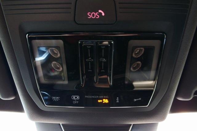 Photo of 2025 Opal White W/Black Roof Volkswagen Tiguan