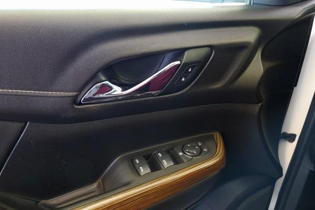 Photo of 2023 Summit White GMC Acadia
