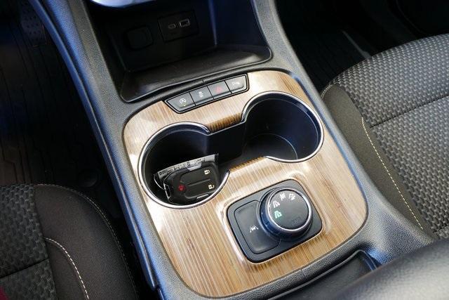 Photo of 2023 Summit White GMC Acadia
