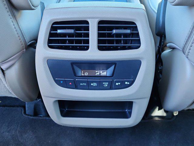 Photo of 2018 White Diamond Pearl Honda Pilot