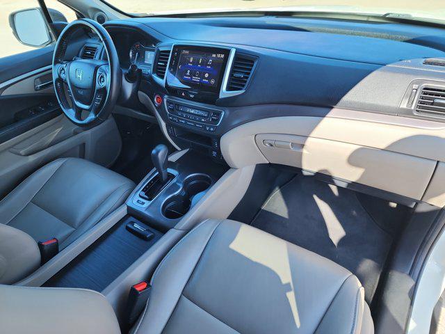 Photo of 2018 White Diamond Pearl Honda Pilot
