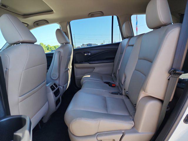 Photo of 2018 White Diamond Pearl Honda Pilot