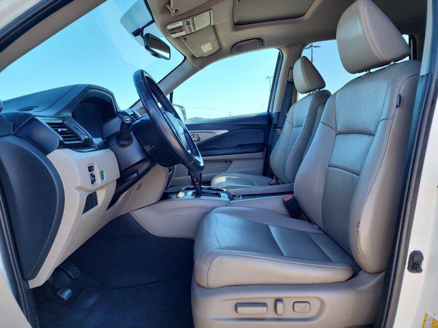 Photo of 2018 White Diamond Pearl Honda Pilot