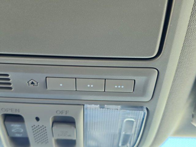 Photo of 2018 White Diamond Pearl Honda Pilot