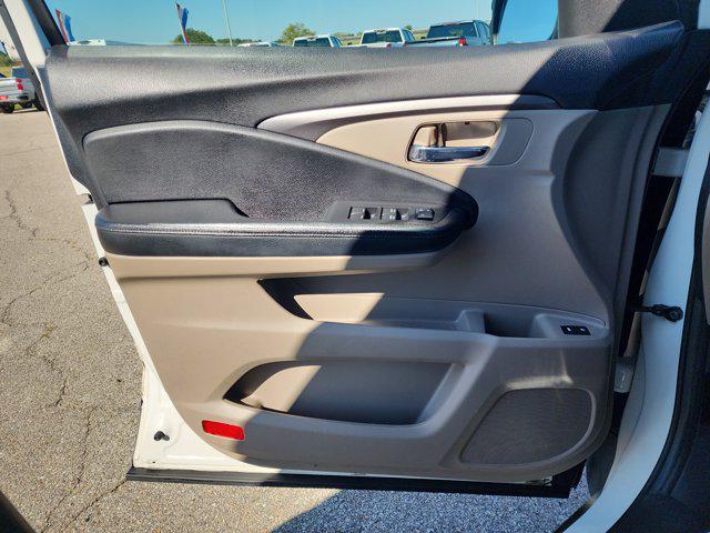 Photo of 2018 White Diamond Pearl Honda Pilot