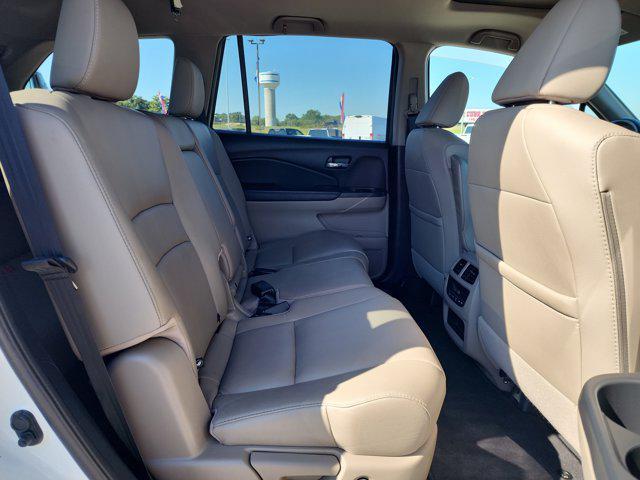 Photo of 2018 White Diamond Pearl Honda Pilot