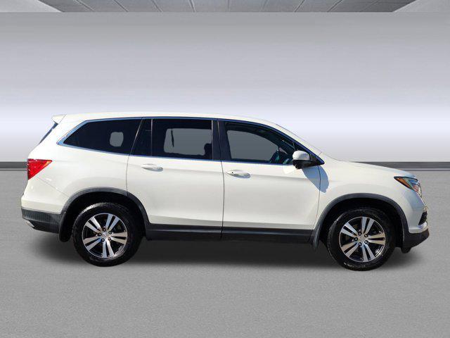 Photo of 2018 White Diamond Pearl Honda Pilot