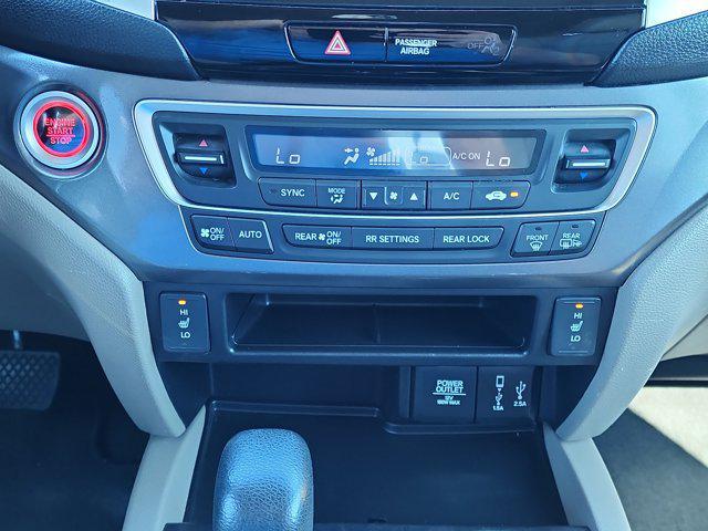 Photo of 2018 White Diamond Pearl Honda Pilot