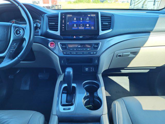 Photo of 2018 White Diamond Pearl Honda Pilot