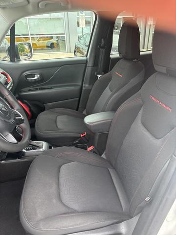 Photo of 2023 Alpine White Clearcoat Jeep Renegade