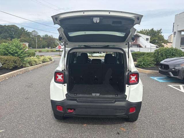 Photo of 2023 Alpine White Clearcoat Jeep Renegade