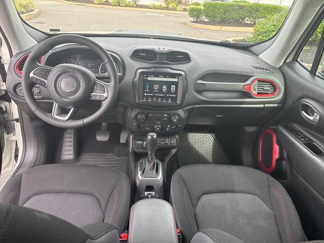 Photo of 2023 Alpine White Clearcoat Jeep Renegade
