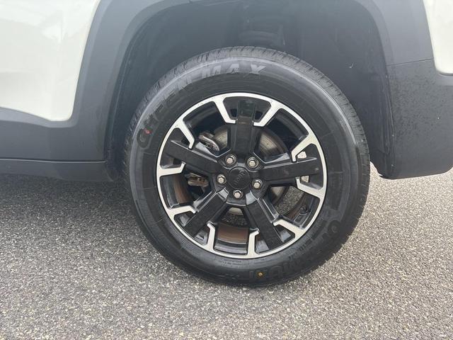 Photo of 2023 Alpine White Clearcoat Jeep Renegade