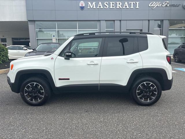 Photo of 2023 Alpine White Clearcoat Jeep Renegade