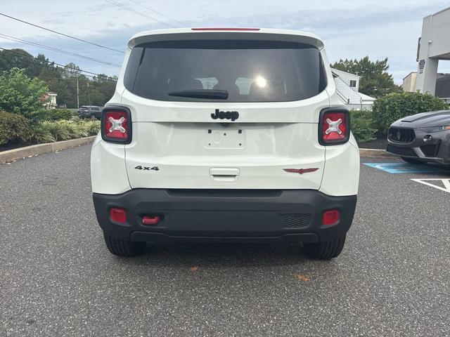 Photo of 2023 Alpine White Clearcoat Jeep Renegade