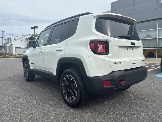 Photo of 2023 Alpine White Clearcoat Jeep Renegade