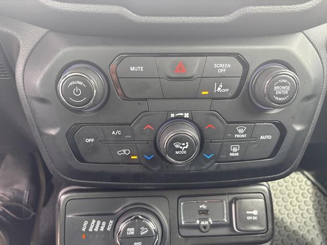 Photo of 2023 Alpine White Clearcoat Jeep Renegade