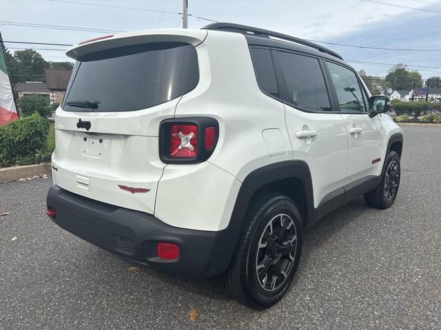 Photo of 2023 Alpine White Clearcoat Jeep Renegade