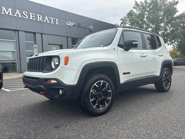 Photo of 2023 Alpine White Clearcoat Jeep Renegade