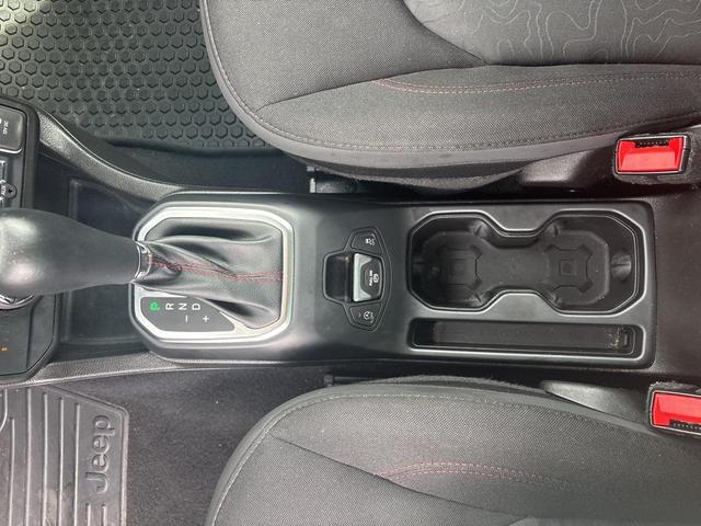 Photo of 2023 Alpine White Clearcoat Jeep Renegade