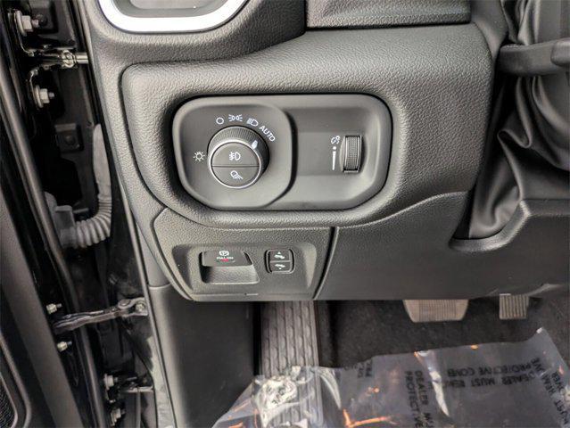 Photo of 2025 Diamond Black Crystal Pearlcoat RAM 1500