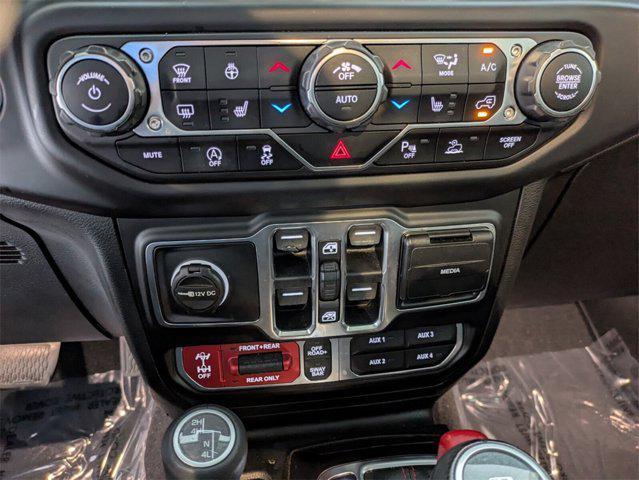 Photo of 2020 Bright White Clearcoat Jeep Gladiator