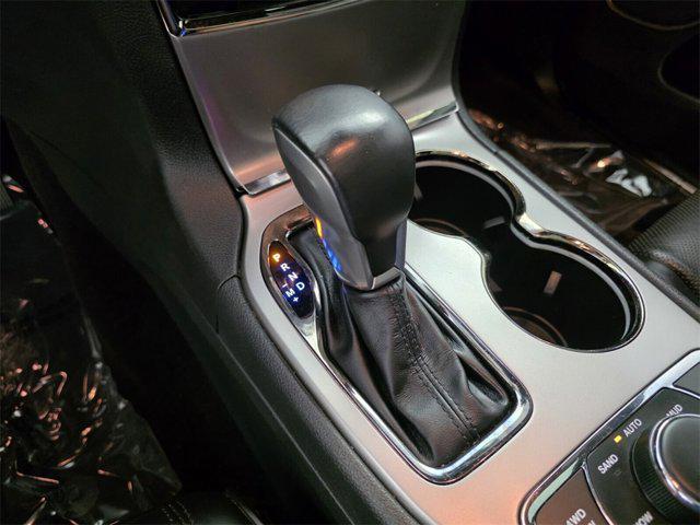 Photo of 2019 Bright White Clearcoat Jeep Grand Cherokee