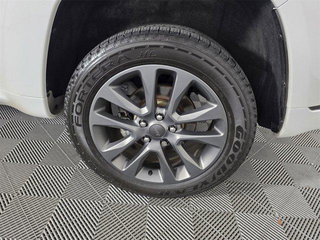 Photo of 2019 Bright White Clearcoat Jeep Grand Cherokee
