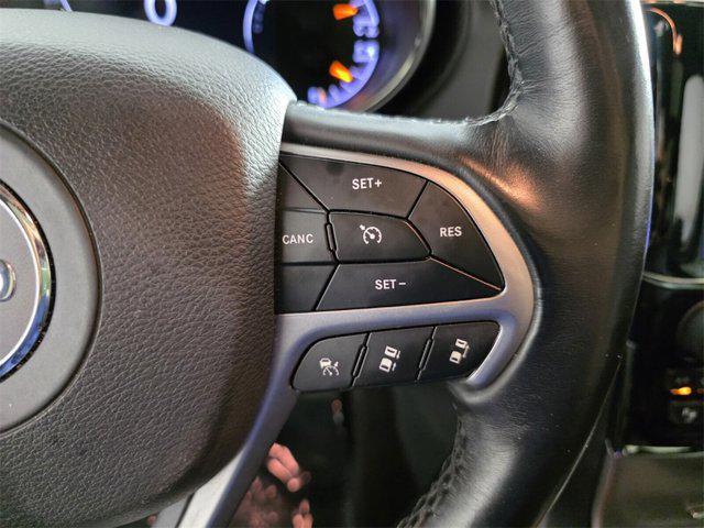 Photo of 2019 Bright White Clearcoat Jeep Grand Cherokee