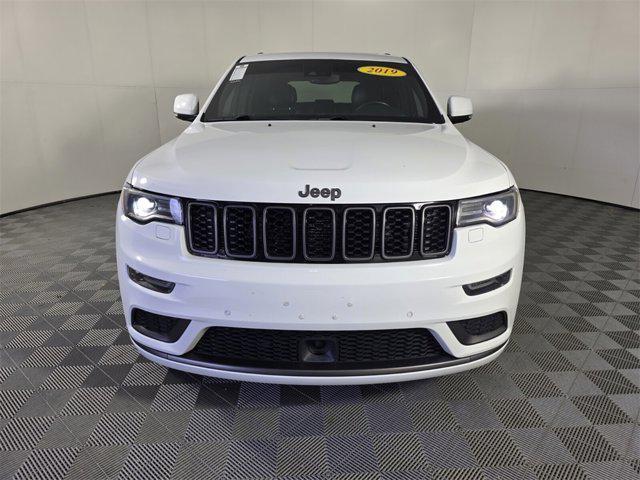 Photo of 2019 Bright White Clearcoat Jeep Grand Cherokee