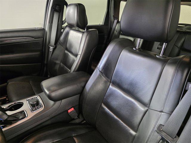 Photo of 2019 Bright White Clearcoat Jeep Grand Cherokee