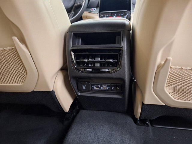 Photo of 2024 Rocky Mountain Pearlcoat Jeep Grand Cherokee