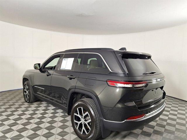 Photo of 2024 Rocky Mountain Pearlcoat Jeep Grand Cherokee