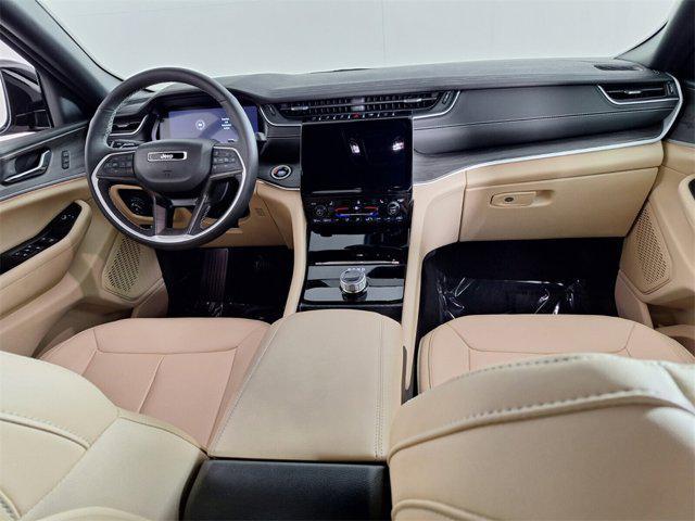 Photo of 2024 Rocky Mountain Pearlcoat Jeep Grand Cherokee