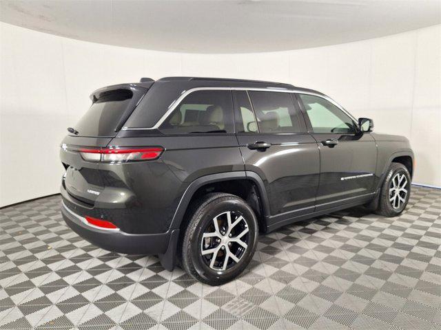 Photo of 2024 Rocky Mountain Pearlcoat Jeep Grand Cherokee