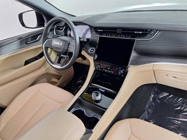 Photo of 2024 Rocky Mountain Pearlcoat Jeep Grand Cherokee