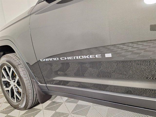 Photo of 2024 Rocky Mountain Pearlcoat Jeep Grand Cherokee
