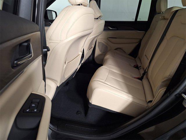 Photo of 2024 Rocky Mountain Pearlcoat Jeep Grand Cherokee