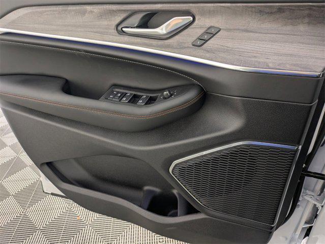 Photo of 2025 Bright White Clearcoat Jeep Grand Cherokee